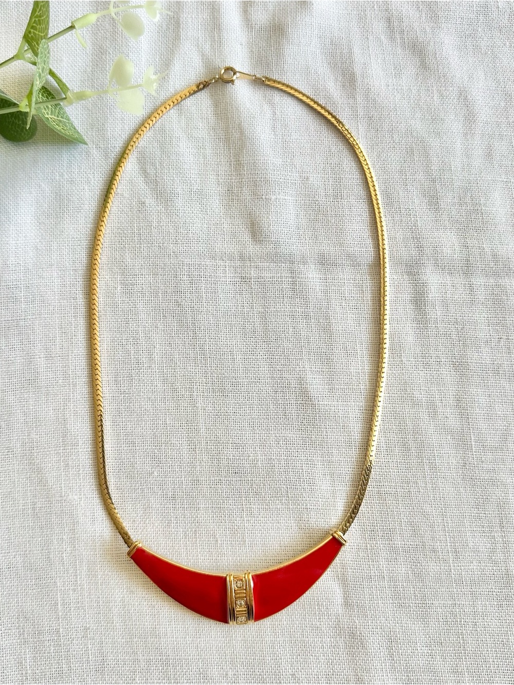 Vintage Avon Dramatic Style red necklace